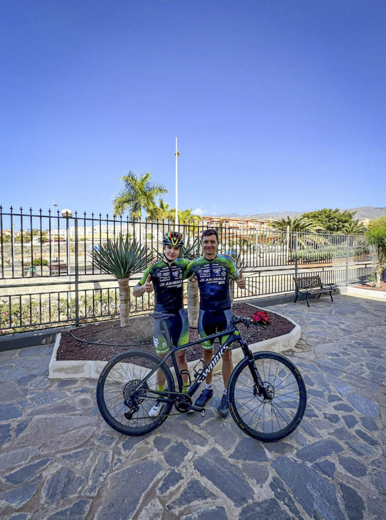 Závodníci našeho týmu JK Animals MTB Team Hynek Tekula & Ondra Rakus pilně trénuji v teple na krásném a hlavně kopcovitém ostrově Tenerife⛰☀️